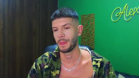 Snapshot of max_tayloor chatting on 12/31/24, 01:04 Max Taylor online show from 12/31/24, 01:04