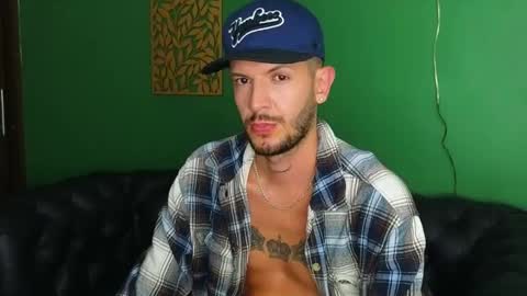 Snapshot of max_tayloor chatting on 01/08/25, 04:02 Max Taylor online show from 01/08/25, 04:02