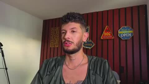 Snapshot of max_tayloor chatting on 10/16/25, 07:59 Max Taylor online show from 10/16/25, 07:59