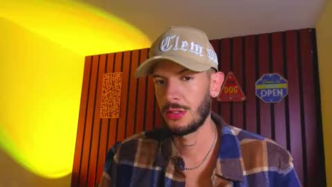 Snapshot of max_tayloor chatting on 10/22/25, 12:33 Max Taylor online show from 10/22/25, 12:33