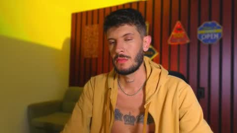 Snapshot of max_tayloor chatting on 10/23/25, 01:49 Max Taylor online show from 10/23/25, 01:49