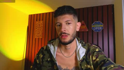 Snapshot of max_tayloor chatting on 10/25/25, 02:08 Max Taylor online show from 10/25/25, 02:08