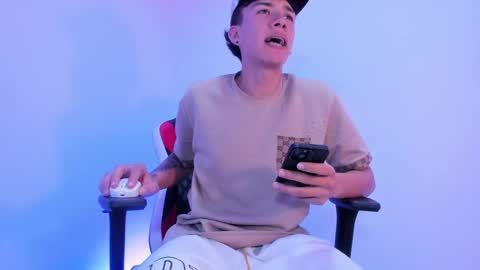 Max online show from 11/22/25, 12:53