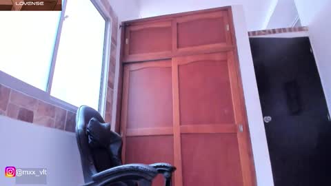 max_valiant1 online show from 11/27/25, 05:26