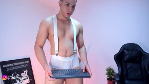 max_valiant1 online show from 02/15/26, 04:42