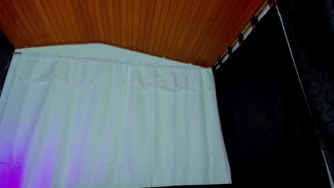 Snapshot of max_wild01 chatting on 01/19/25, 03:18 MAX online show from 01/19/25, 03:18