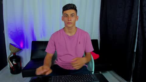 Snapshot of max_wild01 chatting on 01/25/25, 11:02 MAX online show from 01/25/25, 11:02