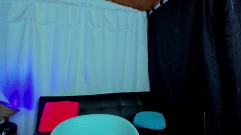 Snapshot of max_wild01 chatting on 02/28/25, 04:20 MAX online show from 02/28/25, 04:20