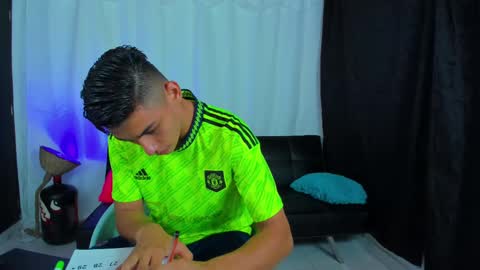 Snapshot of max_wild01 chatting on 03/06/25, 08:08 MAX online show from 03/06/25, 08:08