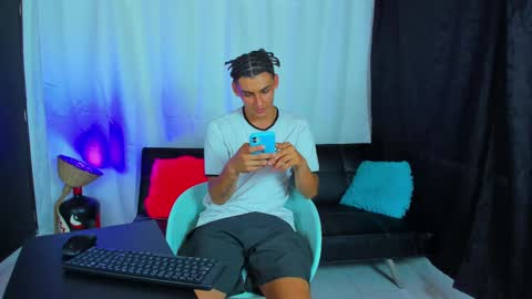 Snapshot of max_wild01 chatting on 03/12/25, 06:33 MAX online show from 03/12/25, 06:33