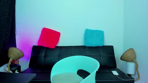 Snapshot of max_wild01 chatting on 09/14/25, 09:41 MAX online show from 09/14/25, 09:41