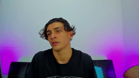 Snapshot of max_wild01 chatting on 09/28/25, 06:19 MAX online show from 09/28/25, 06:19