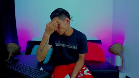 Snapshot of max_wild01 chatting on 09/30/25, 02:00 MAX online show from 09/30/25, 02:00