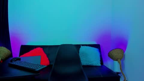 Snapshot of max_wild01 chatting on 10/18/25, 05:35 MAX online show from 10/18/25, 05:35