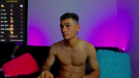 Snapshot of max_wild01 chatting on 01/17/26, 11:37 MAX online show from 01/17/26, 11:37