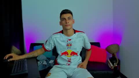 Snapshot of max_wild01 chatting on 02/20/26, 09:10 MAX online show from 02/20/26, 09:10