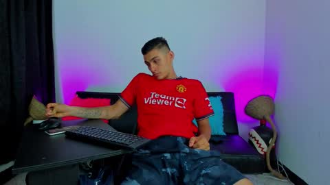 Snapshot of max_wild01 chatting on 03/15/26, 06:19 MAX online show from 03/15/26, 06:19