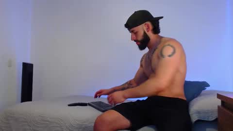 Snapshot of max_xl_ chatting on 11/17/25, 10:59 max_xl_ online show from 11/17/25, 10:59