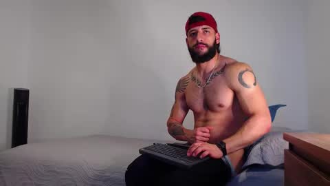 Snapshot of max_xl_ chatting on 11/25/25, 12:10 max_xl_ online show from 11/25/25, 12:10