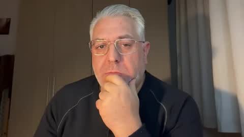 Snapshot of maxbillo chatting on 03/28/26, 11:26 maxbillo online show from 03/28/26, 11:26