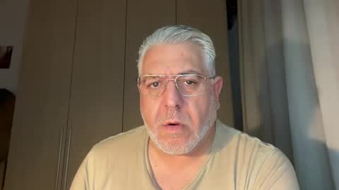 Snapshot of maxbillo chatting on 04/20/26, 10:33 maxbillo online show from 04/20/26, 10:33