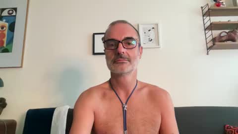 Max Mikado online show from 10/21/25, 02:51