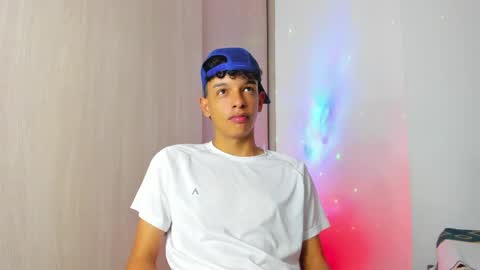 Snapshot of maxfrost1 chatting on 05/08/26, 12:16 Max online show from 05/08/26, 12:16
