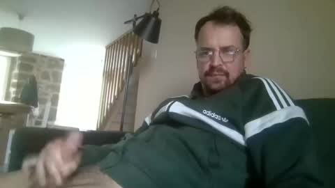 Snapshot of maxhorn591 chatting on 11/19/25, 01:22 maxhorn591 online show from 11/19/25, 01:22