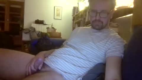 Snapshot of maxhorn591 chatting on 12/14/25, 10:25 maxhorn591 online show from 12/14/25, 10:25