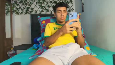 Snapshot of maxi_and_evan chatting on 06/20/26, 12:30 maxi_and_evan online show from 06/20/26, 12:30