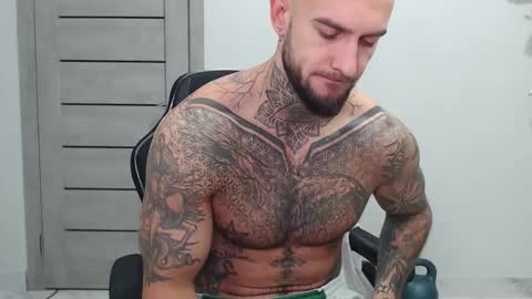 Snapshot of maxi_foxxx chatting on 11/25/25, 08:03 Maximus Fox online show from 11/25/25, 08:03