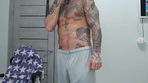 Snapshot of maxi_foxxx chatting on 12/22/25, 04:42 Maximus Fox online show from 12/22/25, 04:42