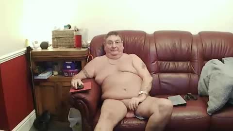 Snapshot of maxi_johnes chatting on 03/30/26, 10:11 MAX online show from 03/30/26, 10:11