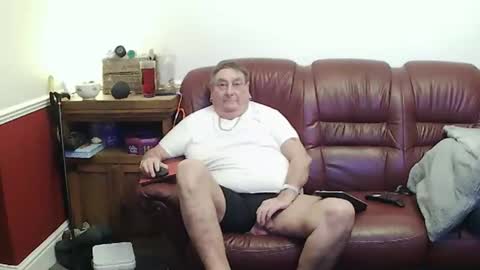Snapshot of maxi_johnes chatting on 04/14/26, 09:43 MAX online show from 04/14/26, 09:43