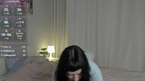 Snapshot of maxi_mia_1 chatting on 04/28/26, 10:26 Maxi online show from 04/28/26, 10:26