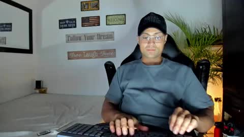 Snapshot of maxi_mux1 chatting on 04/21/26, 02:37 MAXI online show from 04/21/26, 02:37