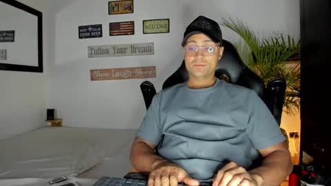 Snapshot of maxi_mux1 chatting on 04/21/26, 02:51 MAXI online show from 04/21/26, 02:51