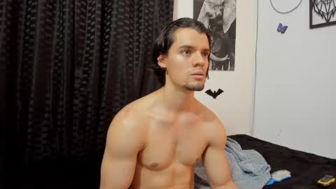 Snapshot of maxi_styles chatting on 12/21/24, 12:09 Alex online show from 12/21/24, 12:09