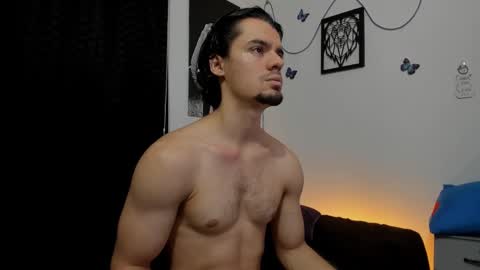 Snapshot of maxi_styles chatting on 01/31/25, 04:47 Alex online show from 01/31/25, 04:47