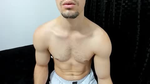 Snapshot of maxi_styles chatting on 10/24/25, 10:28 Alex online show from 10/24/25, 10:28