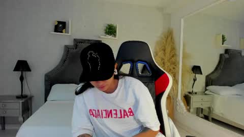 Snapshot of maxigarcia_ chatting on 06/20/26, 11:40 Maxi online show from 06/20/26, 11:40