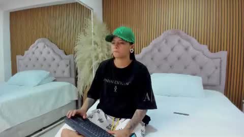 Snapshot of maxigarcia_ chatting on 06/22/26, 11:24 Maxi online show from 06/22/26, 11:24
