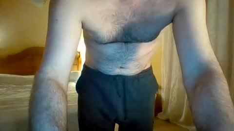 Snapshot of maxim_moment chatting on 04/19/26, 10:23 Maxim online show from 04/19/26, 10:23