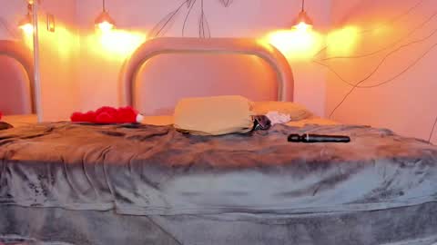 maxim online show from 02/12/25, 09:10