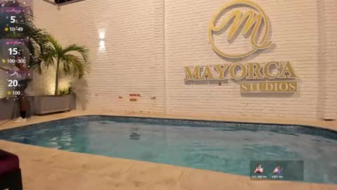 Snapshot of maxim_walker chatting on 11/21/25, 03:16 maxim online show from 11/21/25, 03:16