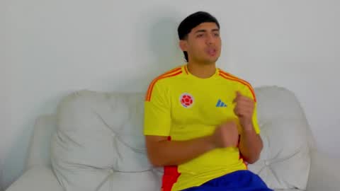 Snapshot of maximilianoharris chatting on 09/17/25, 02:35 maximiliano harris online show from 09/17/25, 02:35