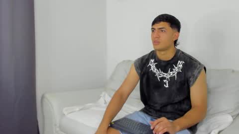 Snapshot of maximilianoharris chatting on 09/23/25, 02:47 maximiliano harris online show from 09/23/25, 02:47