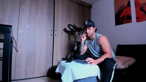 Snapshot of maximo004 chatting on 10/17/25, 02:30 Maximo online show from 10/17/25, 02:30