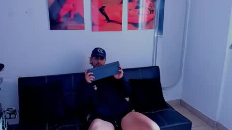 Snapshot of maximo004 chatting on 10/22/25, 02:28 Maximo online show from 10/22/25, 02:28