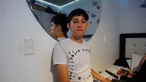 -- maximo and isa -- online show from 11/08/25, 09:42